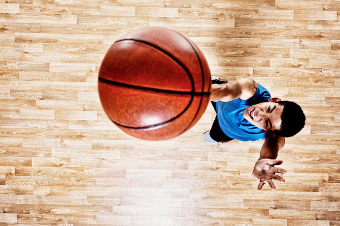 Se Vai Jogar em Quadras Indoor, Prefira uma Bola de Basquete de Couro