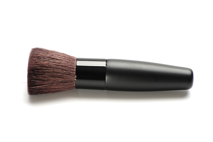 Pincel Kabuki com Corte Reto: Perfeito para Aplicar Produtos Líquidos
