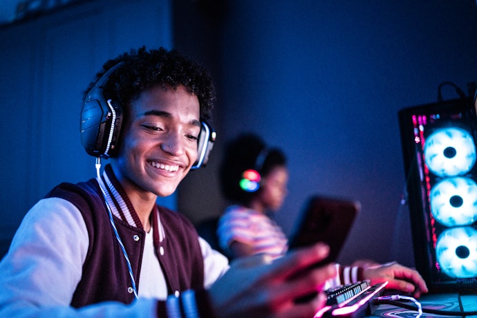 Para Gamers e Streamers: Invista em Fones com Microfone Over-Ear, com Surround e Fio Removível