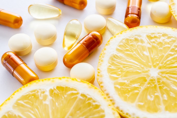 Para Potencializar a Ação Antienvelhecimento, Busque um Ácido Hialurônico com Vitamina C e Minerais