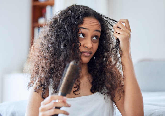 Cacheados e Crespos: Escolha Shampoos com Silicone, Proteínas, Aminoácidos, Glicerina e Manteigas