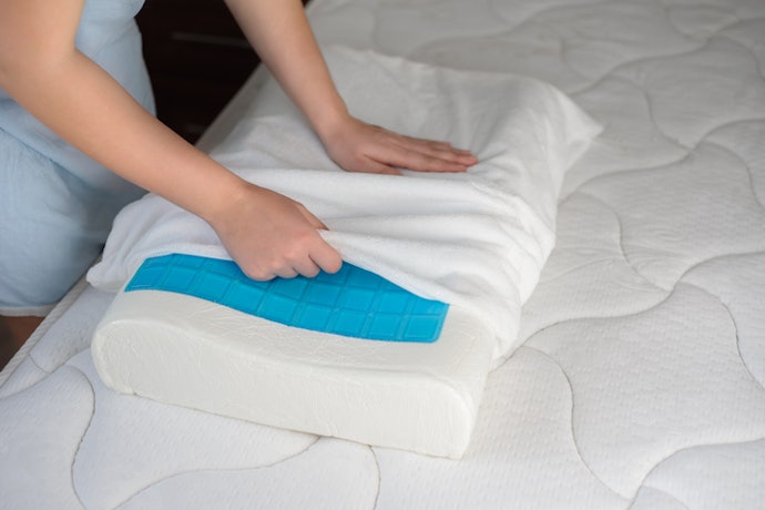 Passa Calor Durante a Noite? Opte por Um Travesseiro Cervical de Gel com Capa de Malha ou Bambu