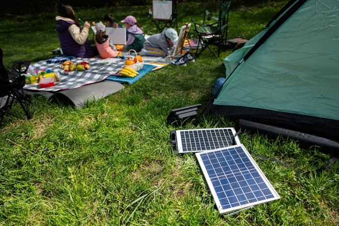 Quer Carregar Eletrônicos em Viagens ou Passeios? Opte por uma Placa Solar Portátil