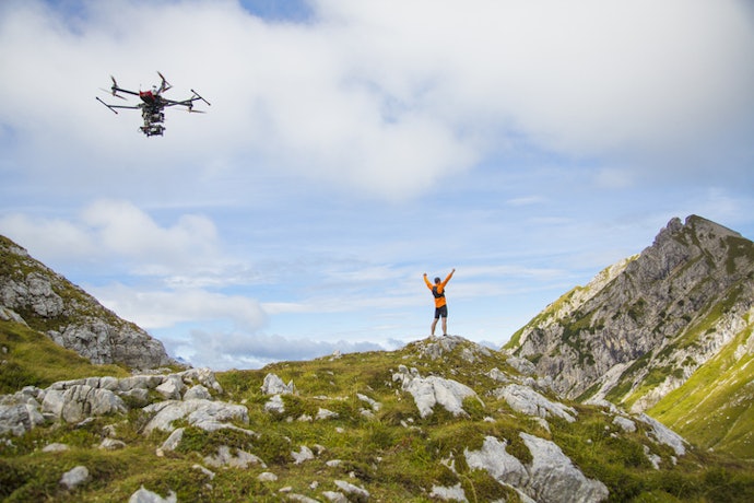 Vídeos e Fotos com Alta Qualidade: Resolução 4K, Sensores Maiores e Gimbal de 3 Eixos
