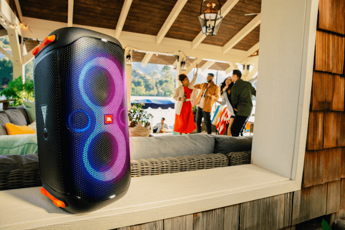 Se Quer Efeito de Luzes nas Festas em Casa, Escolha a Caixa de Som JBL Grande PartyBox 110