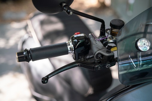 Trava de Moto para Manete: Facilidade de Transporte e Encaixe Universal