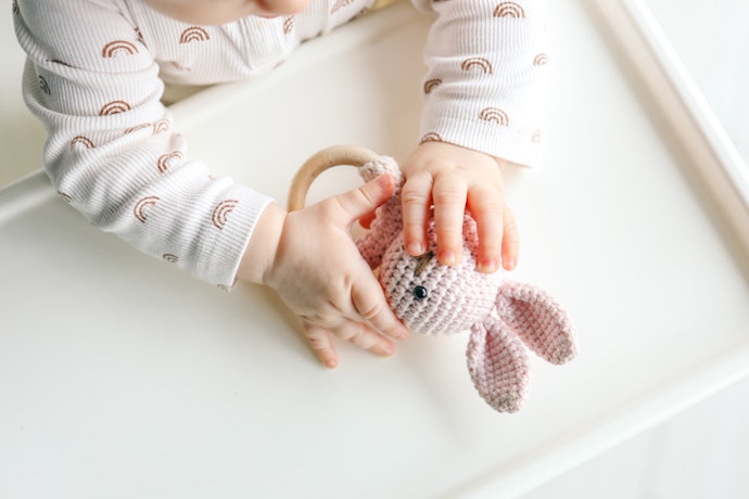 Para Estimular a Percepção sem Excessos, Prefira Brinquedos com Formas e Cores Suaves