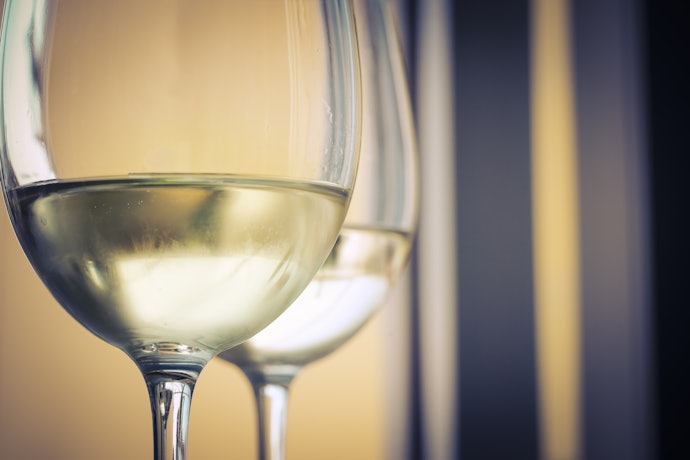Quer Uma Bebida Mais Encorpada e Marcante? Vinho Branco Seco