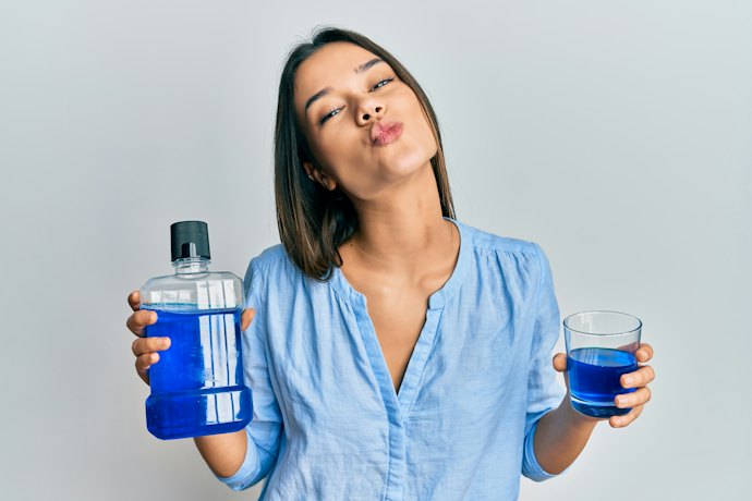 Para Evitar Mau Hálito e Placas, Prefira Enxaguante Bucal com Cloreto de Cetilpiridínio (CPC)