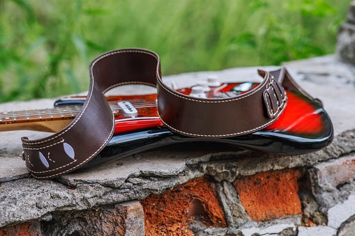 Correia de Couro para Guitarra: para Manter o Instrumento Mais Estável