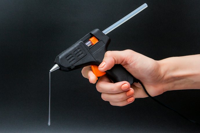 Para Detalhes e Acabamentos, Prefira Pistola de Cola Quente Bico Fino para Bastão de 7 a 8 mm