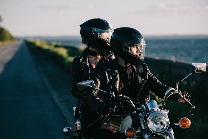 Para Trajetos na Estrada Maiores que 30 Km, Opte por Modelos Esportivos On Road