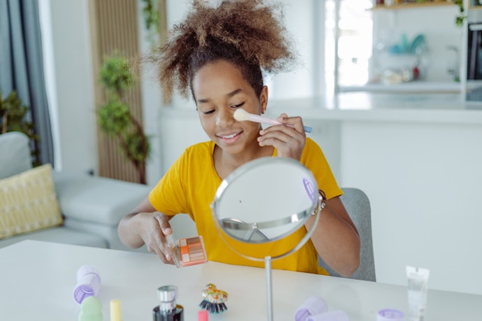 Maquiagem para Escola? Maletas com Sombras em Tons Claros de 6 a 12 Cores São Uma Boa Opção