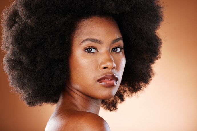 Se Quer uma Maquiagem com Estética Neutra, Opte por um Lip Tint Marrom