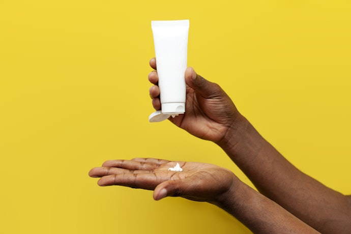 Se Busca um Creme Antiatrito que Não Deixe a Pele Pegajosa ou Oleosa, Prefira Loções ou Géis
