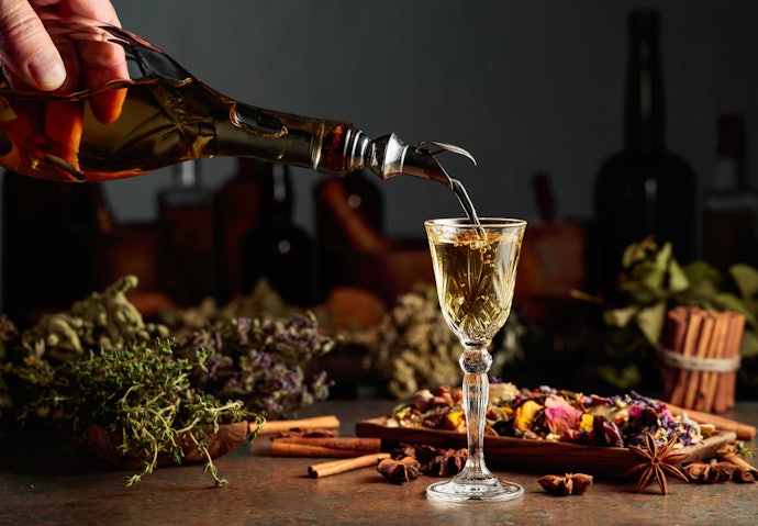 Para Tomar Licor como Digestivo Após Refeições, Escolha Versões Feitas com Raízes Amargas