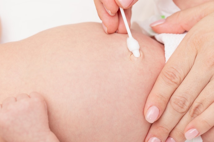 Para Limpar o Coto Umbilical e Orelhas com Segurança, Escolha Cotonetes para Bebê com Batente