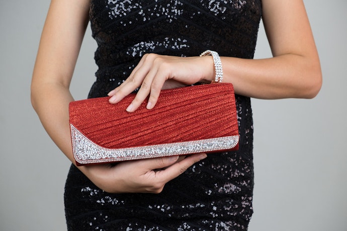 Para Ocasiões Especiais, Escolha uma Bolsa Pequena, Como a Clutch