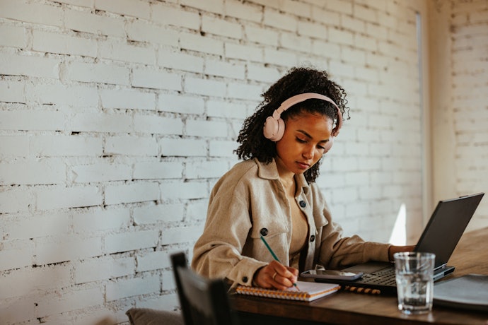 Para Trabalhar e Participar de Reuniões, Prefira Fones Over-Ear com Microfone Integrado
