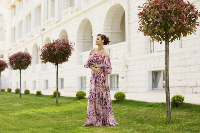Busca um Vestido Longo Romântico? Prefira Modelos em Tons Suaves e Detalhes como Babados