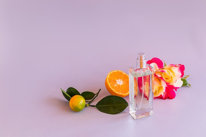 Para um Perfume Cítrico Floral Feminino, Notas de Topo Cítricas e Notas de Coração de Flores
