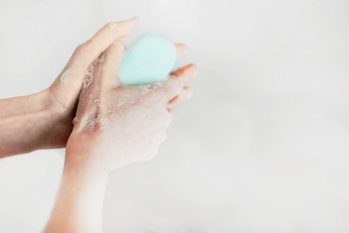 Para Quem Tem Pele Sensível, Escolha Fórmulas Suaves com Aloe Vera e Pantenol