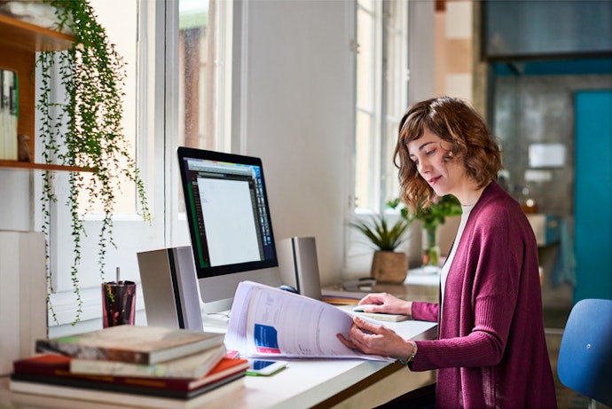 Para Tarefas de Escritório, como Ver E-mails e Editar Documentos, Escolha Telas de 24 a 27"