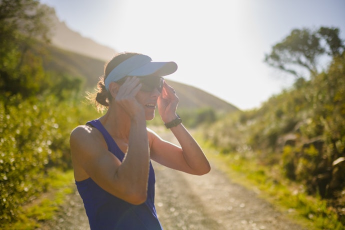 Se For Correr em Pistas Molhadas ou Perto de Corpos d'Água, Lentes Polarizadas, como Flak® Beta