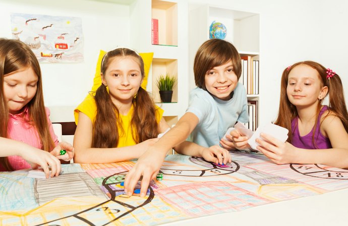 Para Incentivar a Interação Social: Brinquedos para Jogar em Grupo