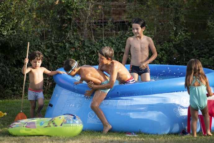 Para Crianças Maiores de 6 anos: Piscinas a Partir de 1000 L