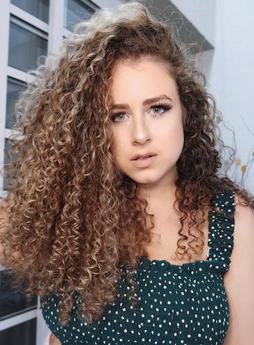 Larisa Vieira avatar